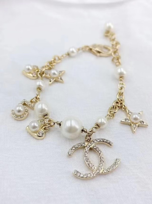 Chanel 2024 Ladies Bangle - 샤넬 2024 여성용 팔찌 ACC0429.(옐로우골드)