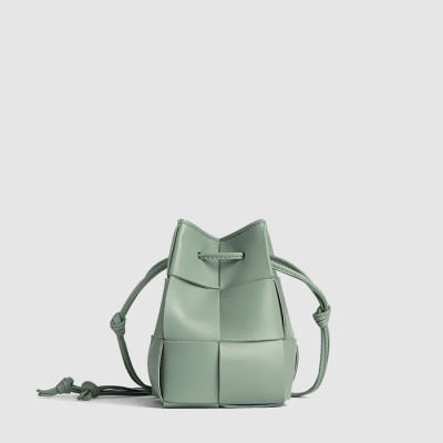 보테가 베네타 여성 미니 크로스바디 버킷 백 - Bottega veneta Womens Mini Crossbody Bucket Bag - bvb13975x