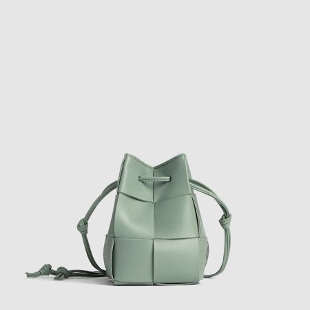 보테가 베네타 여성 미니 크로스바디 버킷 백 - Bottega veneta Womens Mini Crossbody Bucket Bag - bvb13975x