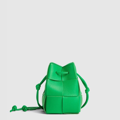 보테가 베네타 여성 카세트 미니 크로스바디 버킷 백 - Bottega veneta Womens Cassette Mini Crossbody Bucket Bag - bvb14635x