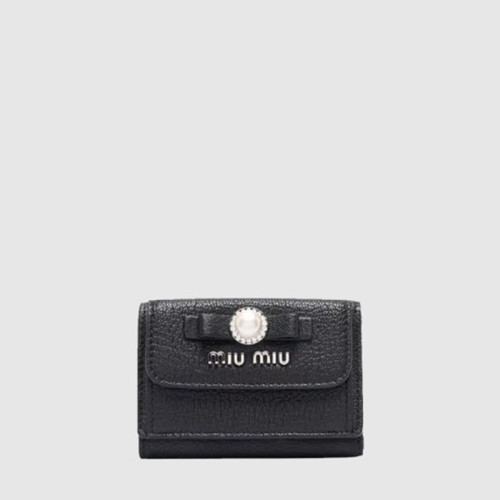 미우미우 여성 펄 보우 로고 트리폴드 지갑 - Miumiu Womens Pearl Bow Logo Trifold Wallet - miw698x